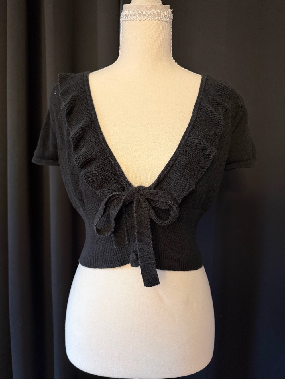 Byer California Black Tie-Front Short Sleeve Crop Top